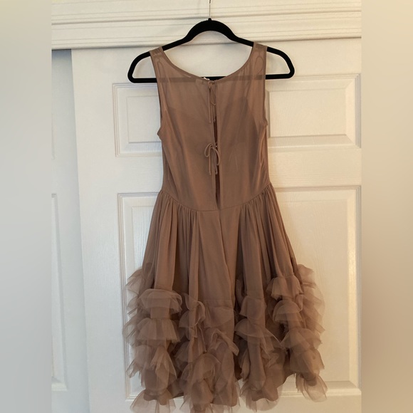 Tan ruffled color dress! - Picture 2 of 3